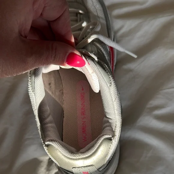 Nike Gray and pink Sneakers - Picture 7 of 10